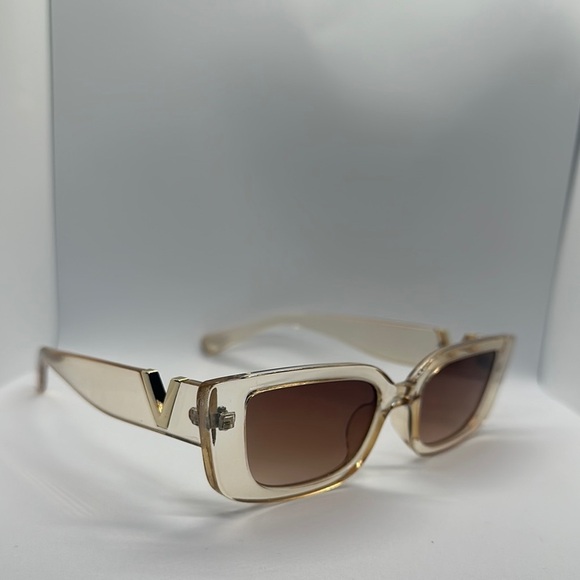 Chic Beige Rectangle Sunglasses with V Detail - Trendy Fashion Shades main image 7